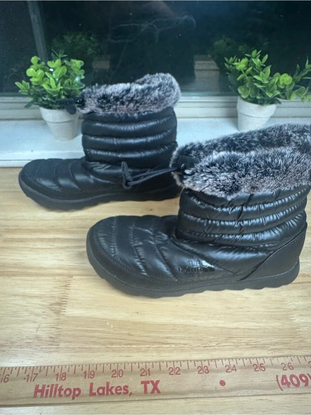The North Face Black women’s size 6 thermoball micro-baffle Boots